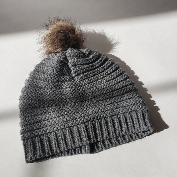 Free with purchase! Fur Pom Pom Knit-like Toque/Beanie - Picture 1 of 4